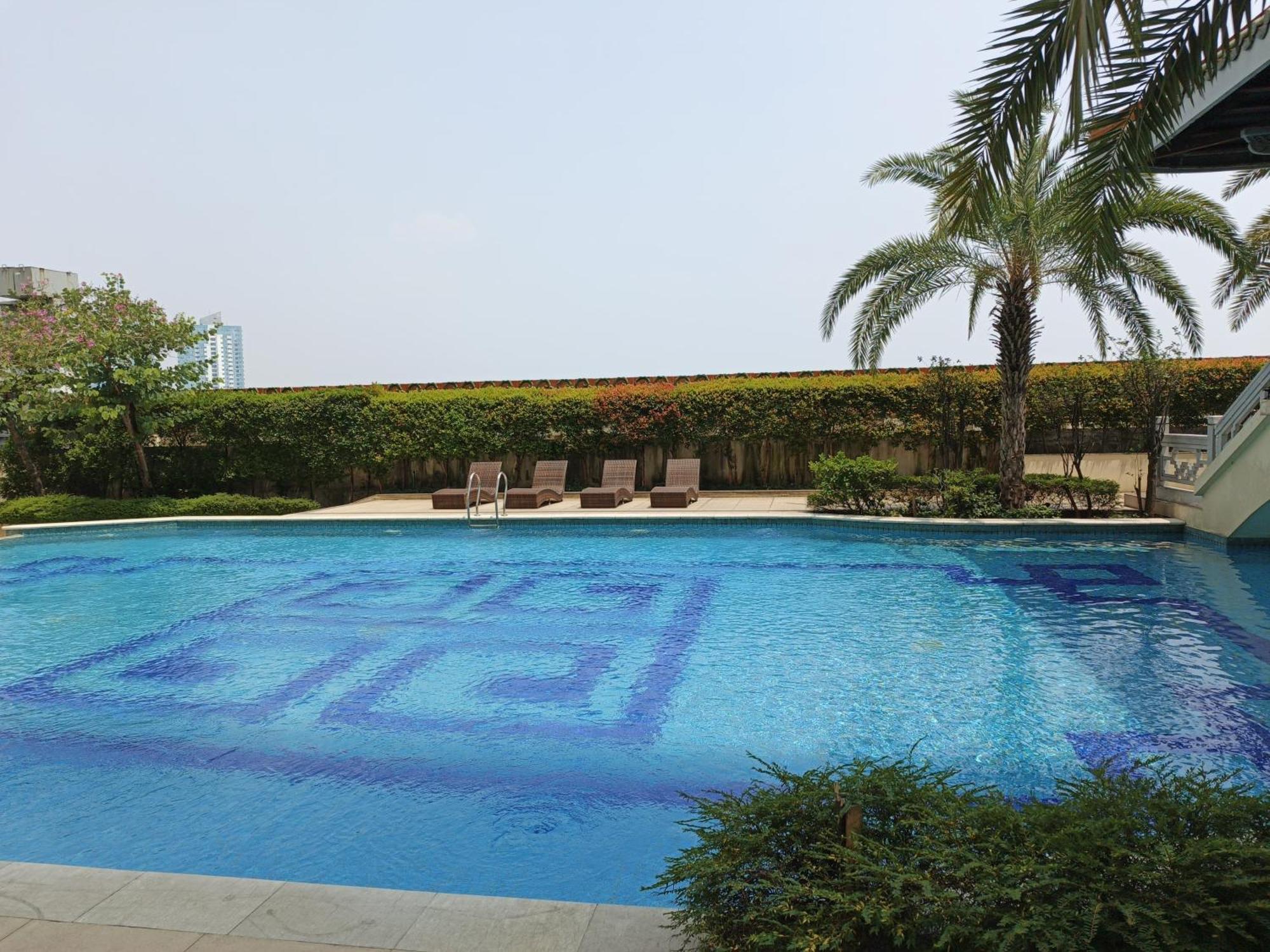2Br Lucky Tower Residence Jakarta Old Town Top Floor Condo Extérieur photo