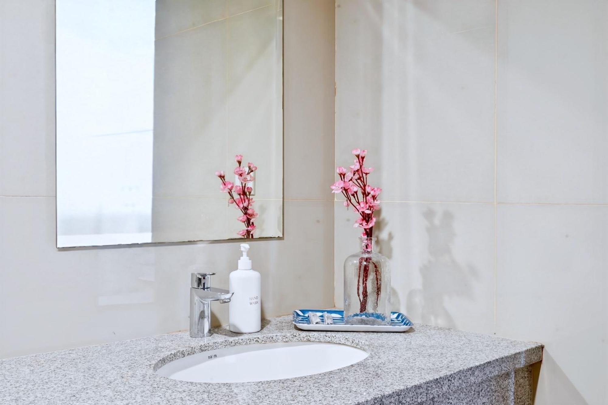 2Br Lucky Tower Residence Jakarta Old Town Top Floor Condo Extérieur photo